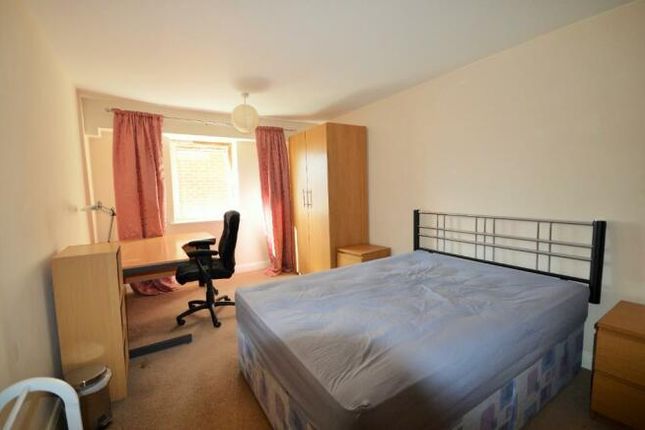 Apartment 406, Royal Plaza, 2 Westfield Terrace photo 5