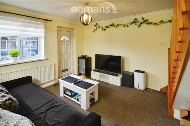 31, Bruce Close, Slough photo 3