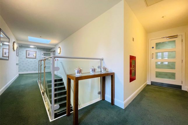 Flat for sale in Warwick Road, Solihull, West Midlands