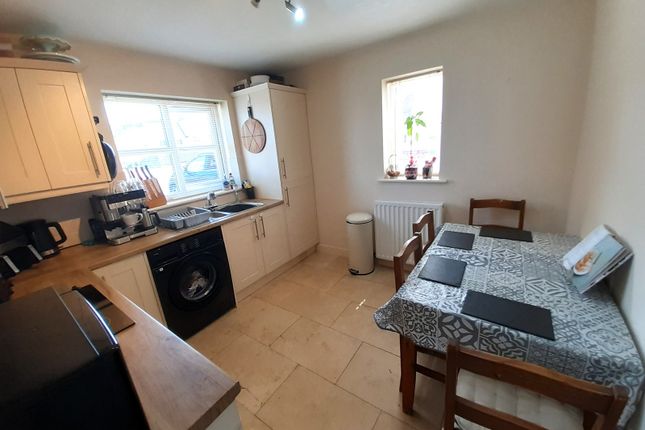 19, Llys Meillion, Brecon photo 4