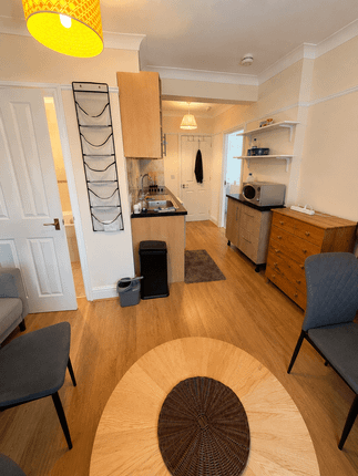 Flat 2, 65 Fountains Crescent, London photo 5