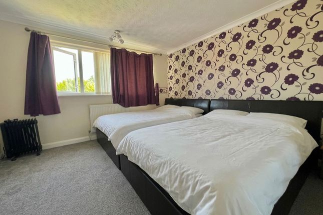28 The Glade, Leicester photo 3