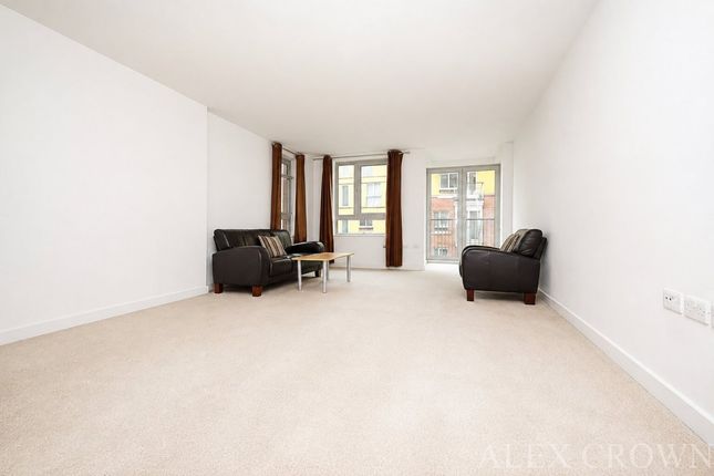17, Buckler Court, Eden Grove, London photo 2