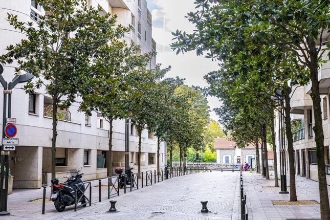 Property for sale in Levallois, Hauts-De-Seine, Île-De-France, France