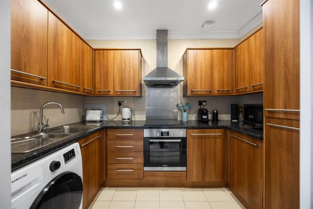 Flat 4, 23, Denning Road, London photo 3