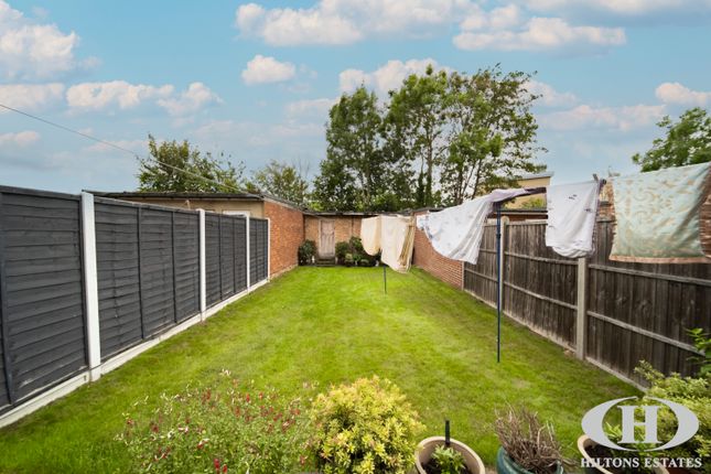 74, Greenland Crescent, Southall photo 2