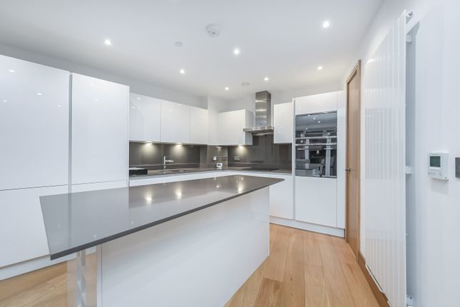 Flat for sale in Arena Tower, Crossharbour Plaza, Canary Wharf
