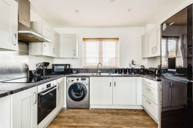 Flat for sale in Furrow Crescent, Curbridge, Witney, Oxfordshire