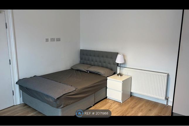 Room to rent in Kinfauns Road, Ilford