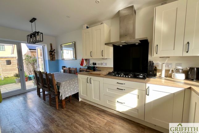 4 Bailey Way, Dursley photo 2