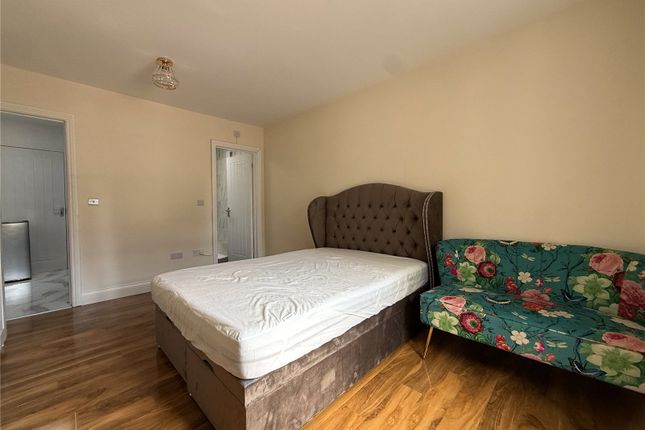 The Annexe, 40, Harvey Road, Northolt photo 5