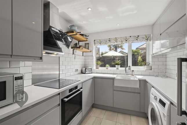123, Balvernie Grove, London photo 4