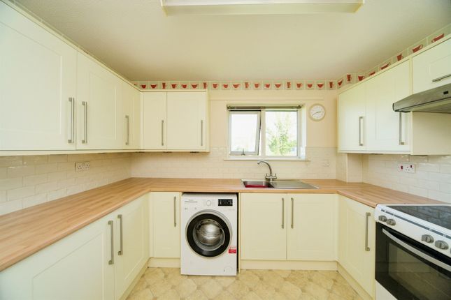 Flat for sale in Langney Rise, Eastbourne