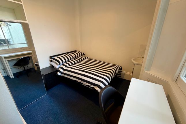 Queen's Gate Terrace , ICL/London photo 2