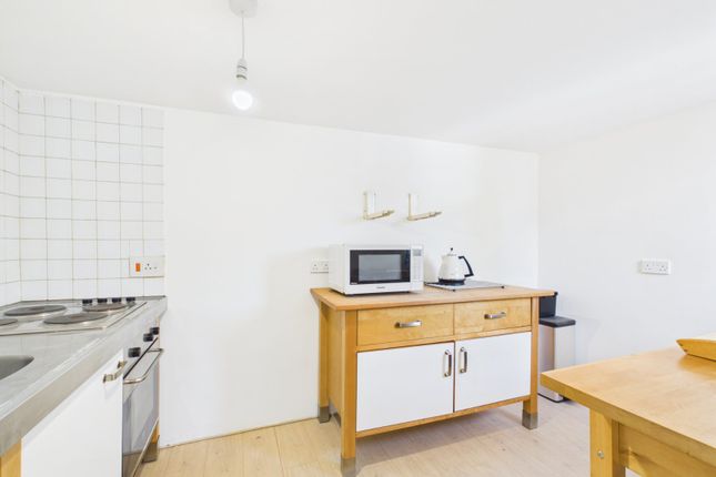 Flat 5, Abington,, Park Street, Slough photo 2