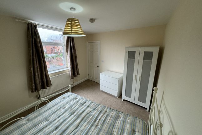 Room to rent in Smawthorne Lane, Castleford