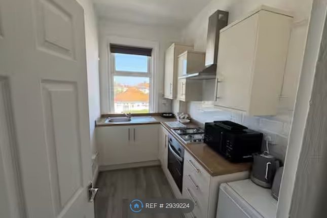 Flat, Beach Road, Thornton-Cleveleys photo 3