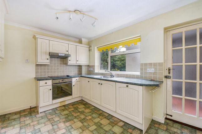 2, Court Close, Liphook photo 3