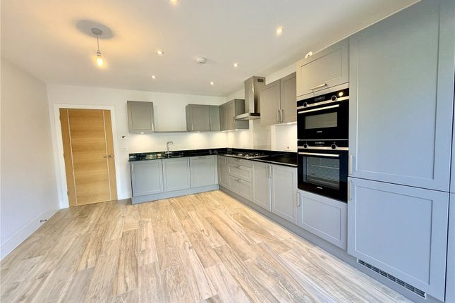 2, Nursery Grove, Lymington photo 3