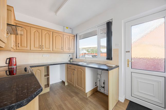 10 Mowbray Close, Leominster photo 3