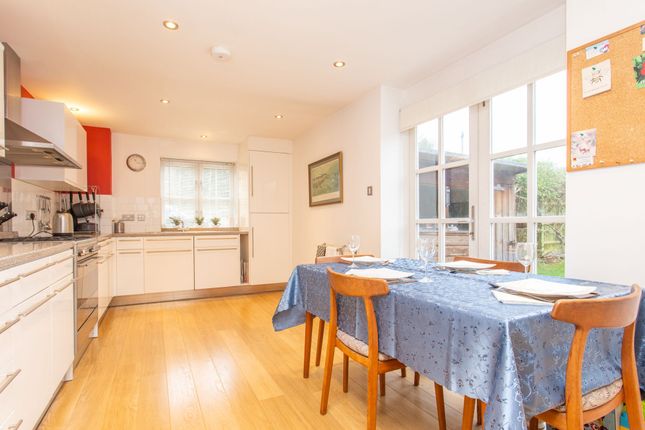 Flat for sale in Mill Race, River