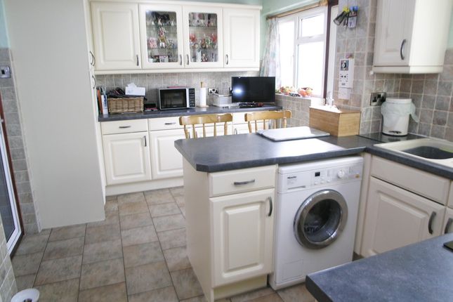1, Marion Close, Brierley Hill photo 2