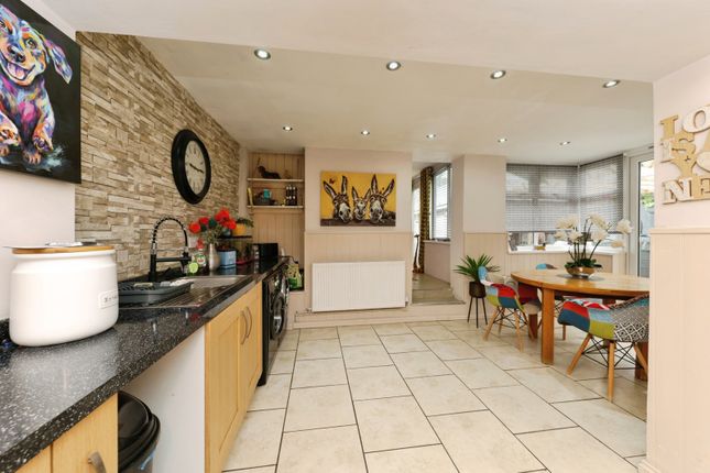 11, Maes Tref, Carmarthenshire photo 4