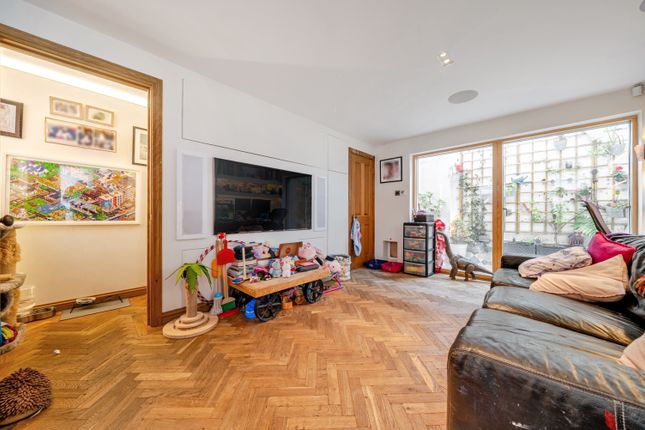 203a, Trafalgar Road, London photo 3