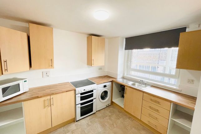 Flat to rent in Cable Street, Select, London
