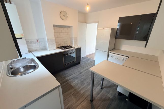 28, Winsdon Road, Luton photo 3