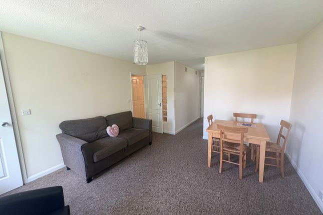 33, Chandos Close, Swindon photo 3