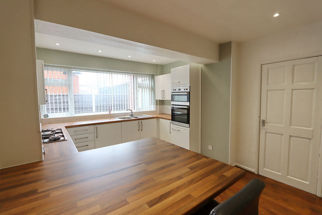 5 Randale Drive, Bury photo 3