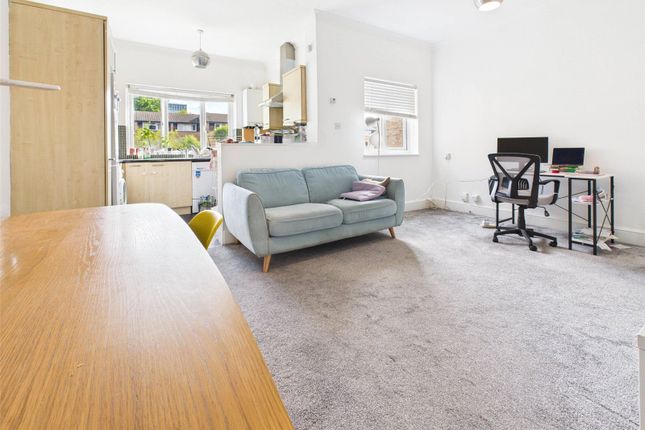8d, Queens Road, Twickenham photo 3