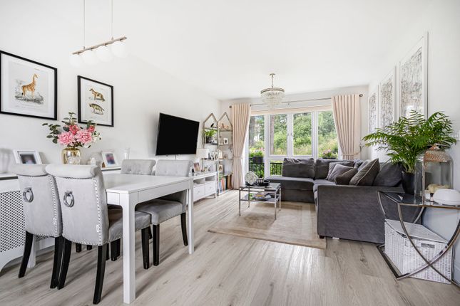 Flat 1, 86, Consort Drive, Leatherhead photo 4