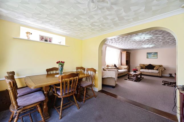 16, Haslemere Gardens, Hayling Island photo 4