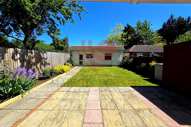 13 , Blossom Waye, Hounslow photo 4