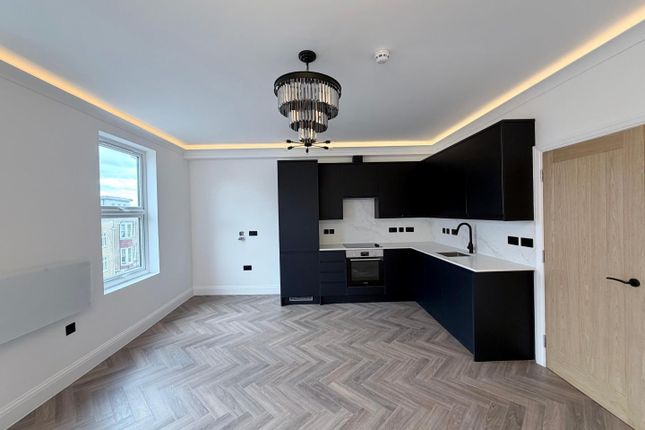 Flat 3, 8, Church Road, Acton photo 4