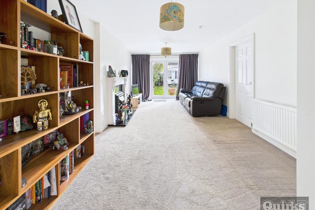33, Tudor Way, Wickford photo 3