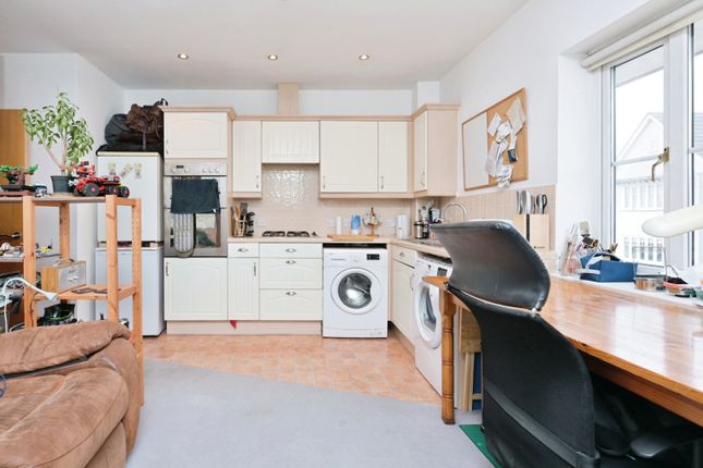 Flat for sale in St. Crispin Crescent, Northampton