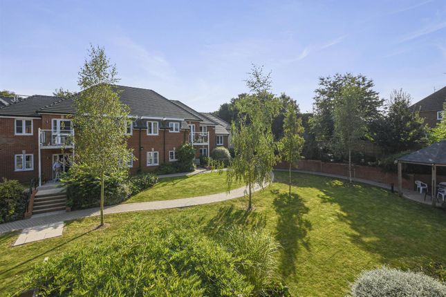 Flat for sale in Old Park Road, Hitchin, Hertfordshire