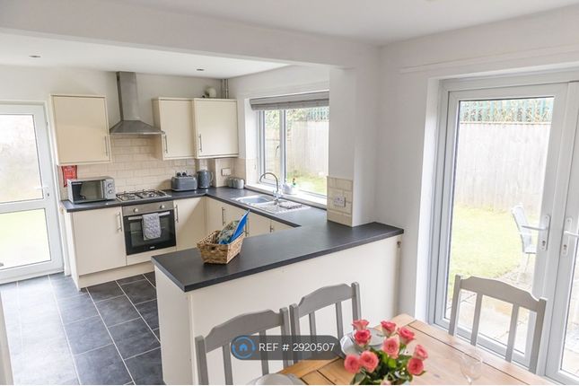 Large House Fully Furnished Bills Included, Nhs Bills Included  Contractors, Grimsby photo 4