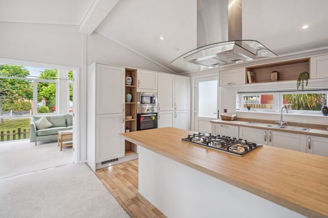 9 Elmtrees Park, Winchbottom Lane, Little Marlow photo 3