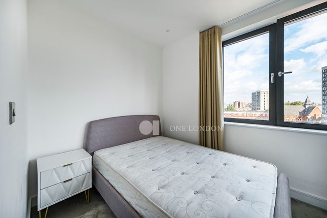 Flat to rent in Rosewood Building, London