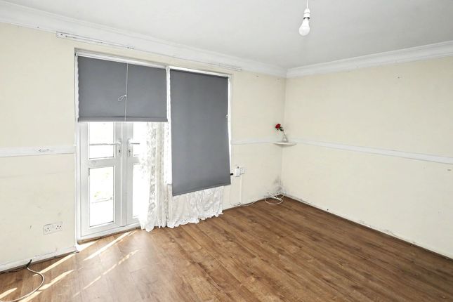 3, Rams Grove, Romford photo 4
