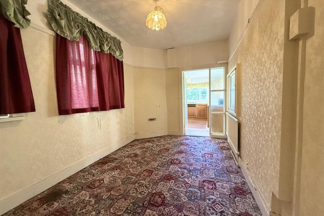 21, Lon Cae Banc, Swansea photo 4