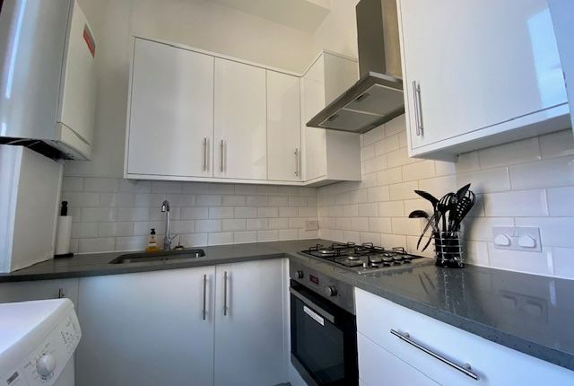 165  Flat 1, Brick Lane, London photo 4