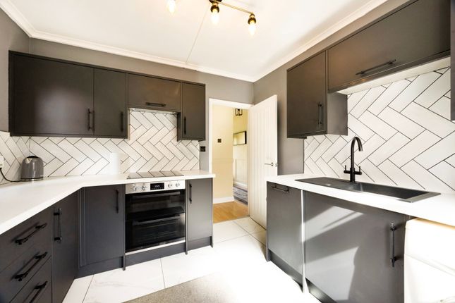 17, Hearne Road, Cheltenham photo 3