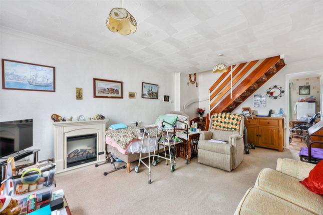 17, Adams Cresent, Cornwall photo 2