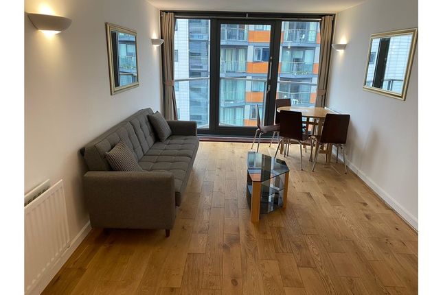 Flat to rent in Neutron Tower, London, Blackwall Way