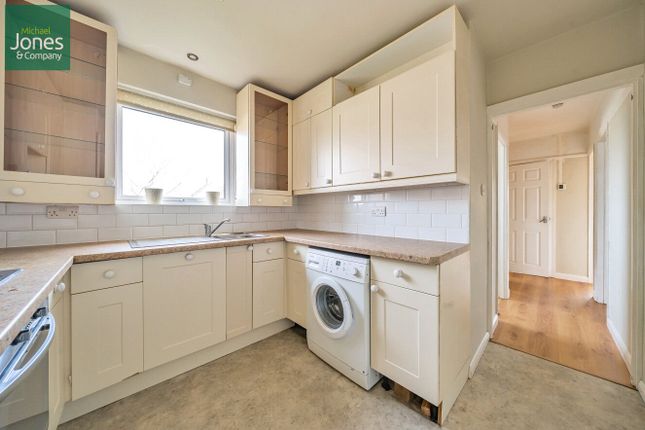 Thumbnail Flat to rent in Loxwood Avenue, Worthing, West Sussex